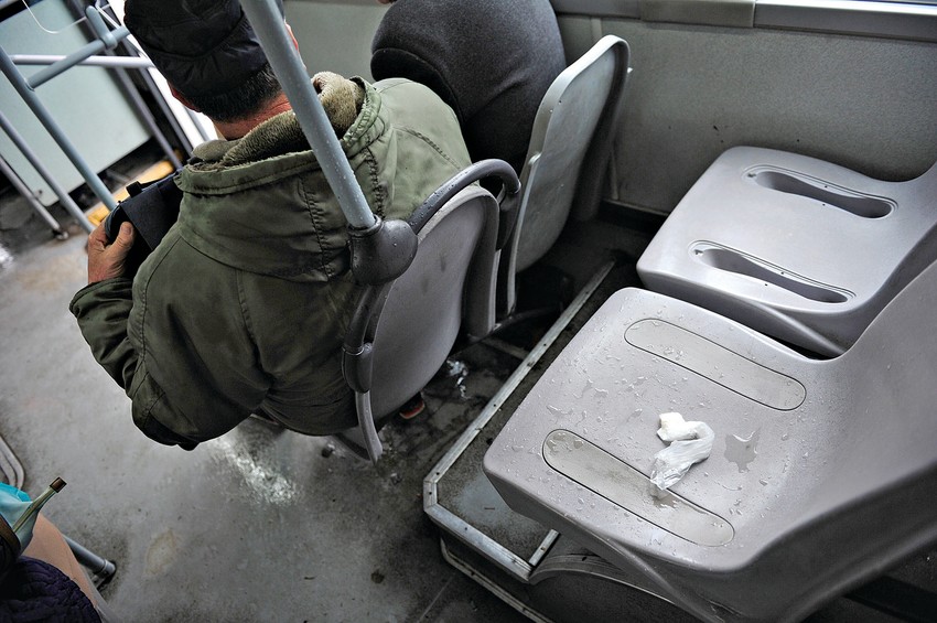 BARE: Voda je prokišnjavala na putnike i sedišta