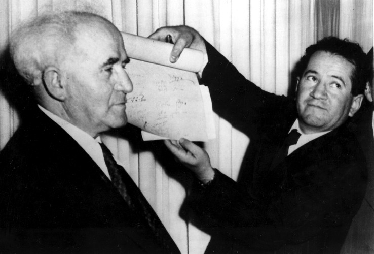 Powstanie państwa Izrael - proklamacja niepodległości, z lewej Dawid Ben Gurion