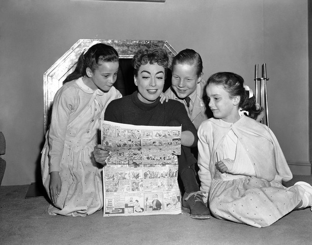 Joan Crawford znęcająca się nad dziećmi