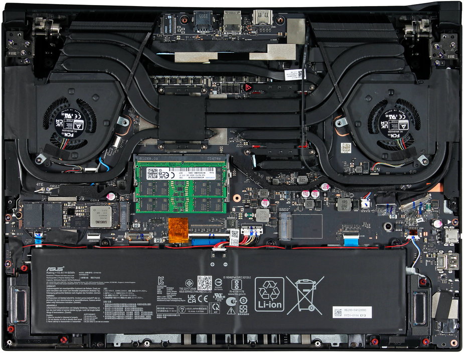 Asus ROG Zephyrus Duo 16 (GX650RX) – wnętrze laptopa