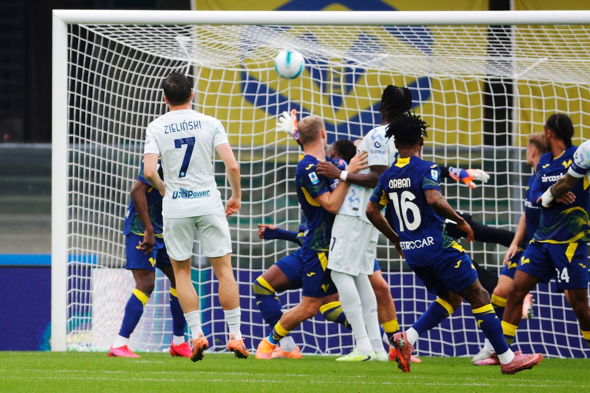 Zieliński strzelił pierwszego gola w sezonie, ale za to jakiego! Inter traci już tylko punkt do lidera