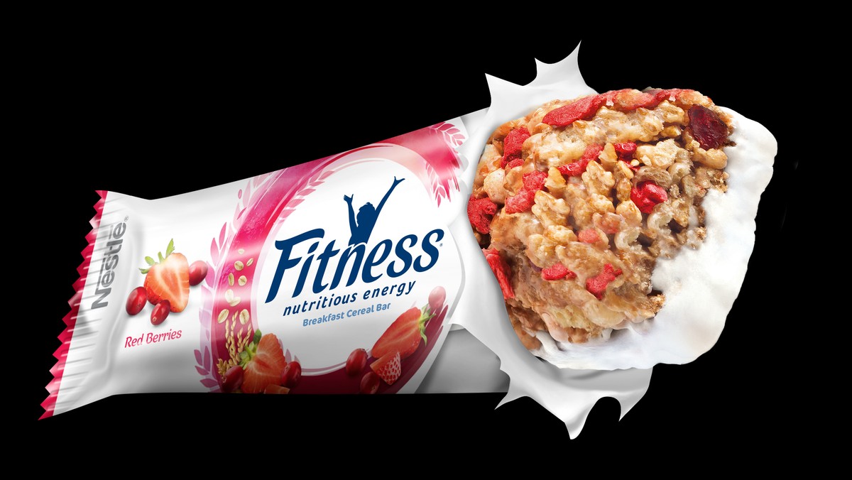 Nowość! Odkryj nowe połączenie płatków śniadaniowych Nestlé FITNESS® z pysznymi truskawkami i żurawiną w postaci batonika zbożowego. Owocowa przyjemność z witaminami z grupy B, które dostarczą ci energii* jest także źródłem błonnika. Nie zawiera sztucznych aromatów.