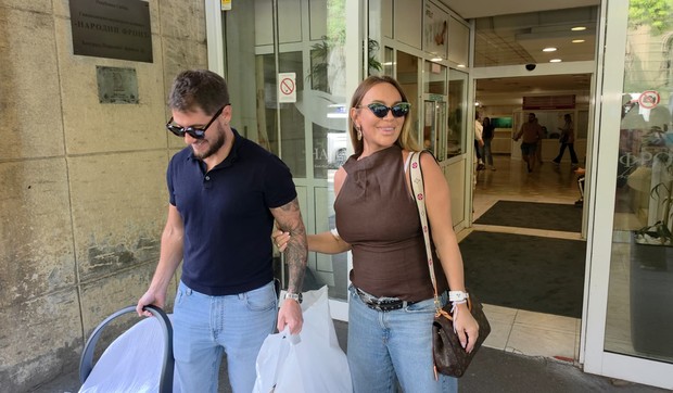 Joca Stefanović izveo ženu i sina iz porodilišta