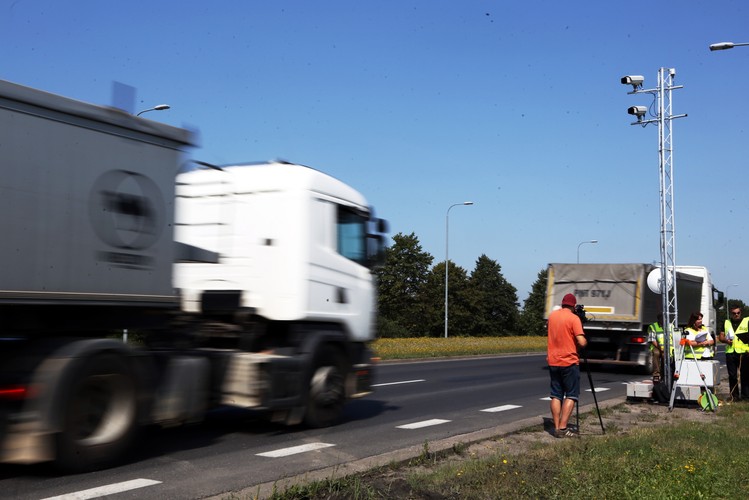 Test OPP (Odcinkowego Pomiaru Prędkości), zorganizowany, 28 lipca przez Główny Inspektorat Transportu Drogowego. <br><br> fot.(tg/cat) PAP/Tomasz Gzell