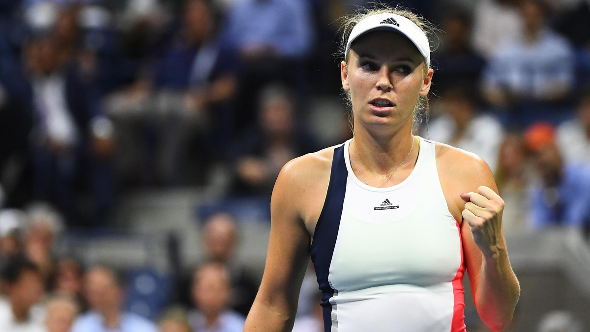 Z coraz większą przyjemnością ogląda się poczynania byłej liderki światowego rankingu. Caroline Wozniacki w pięknym stylu awansowała do półfinału US Open. Dunka polskiego pochodzenia zaprzeczyła, że kończy karierę i właśnie pokonała Anastasiję Sevastovę 6:0, 6:2. Teraz zmierzy się z drugą zawodniczką WTA, a więc Angelique Kerber.