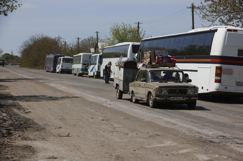 Autobusy, których używano do ewakuacji mieszkańców Mariupola ukrywających się w schronach