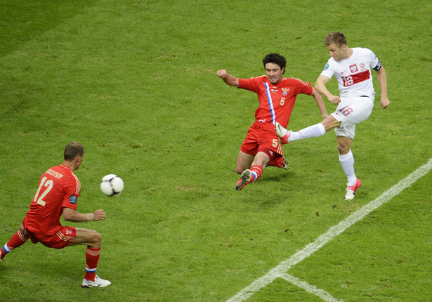 Polak Jakub Błaszczykowski (P) strzelający bramkę w meczu fazy grupowej ME w 2012 roku przeciwko Rosji