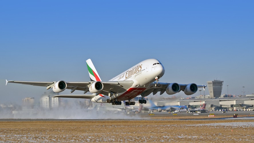 Airbus A380 na warszawskim lotnisku Chopina. Fot. Andrzej Kamiński