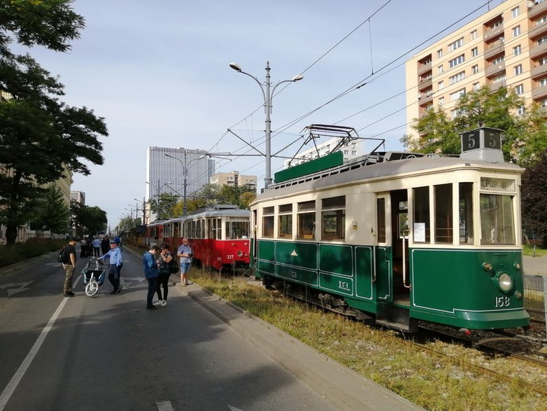 Wystawa łódzkich tramwajów z okazji Europejskiego Tygodnia Zrównoważonego Transportu 