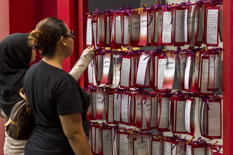 Kondolencje dla rodzin ofiar w Kuala Lumpur. Fot. EPA/AZHAR RAHIM