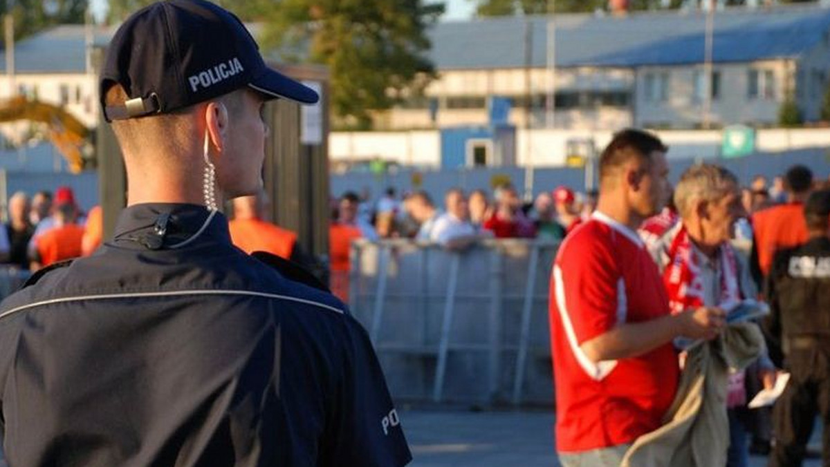 Ponad 1500 śląskich policjantów wyjechało na zabezpieczenie meczy piłkarskich rozgrywanych podczas Euro 2012, w tym 330 funkcjonariuszy zadba o bezpieczeństwo mieszkańców Wrocławia.