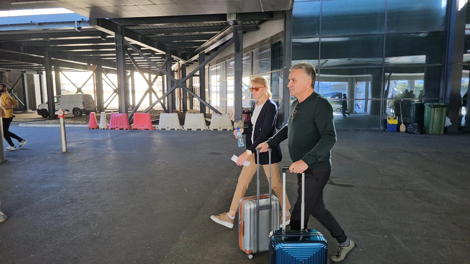 Srđan i Dijana Đoković na aerodromu