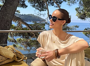 BIVŠA DEVOJKA BRANKA BABIĆA NAPUSTILA SRBIJU: Ivana se oglasila iz luks hotela, pogled puca na more, ona blista od sreće
