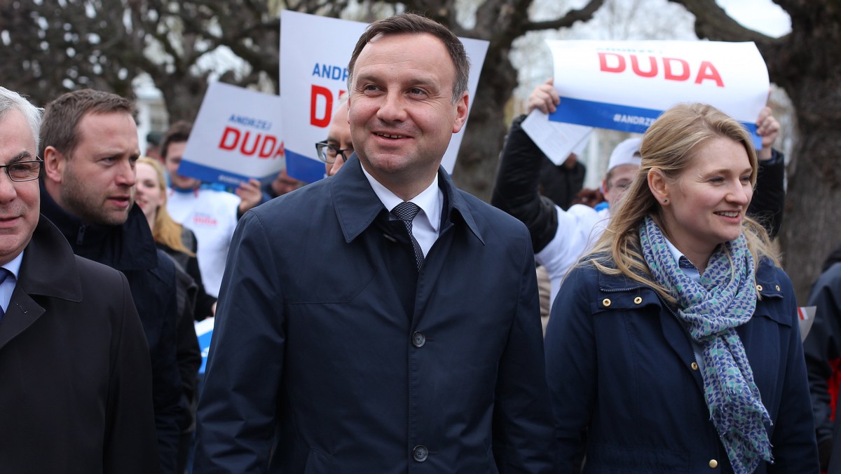 Kandydat PiS na prezydenta Andrzej Duda powiedział podczas spotkania z Komisją Krajową NSZZ "Solidarność" w Gdańsku, że rolą głowy państwa powinno być dbanie o dialog społeczny. Jako najważniejsze wyzwanie wskazał odbudowę gospodarki.