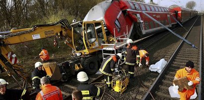 Pociąg zderzył się z koparką w Niemczech