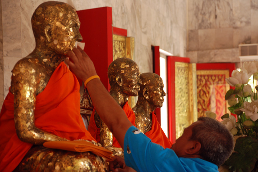 Posągi świętych mnichów w świątynii Wat Chalong na Phuket