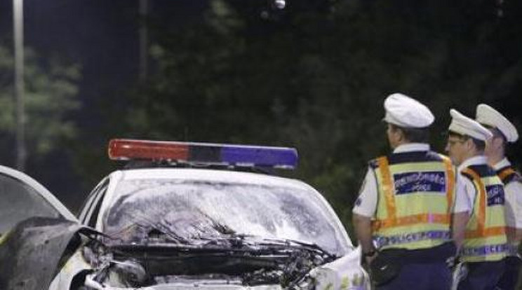 Kigyulladt egy rendőrautó Budapesten - benne ült a sofőr!