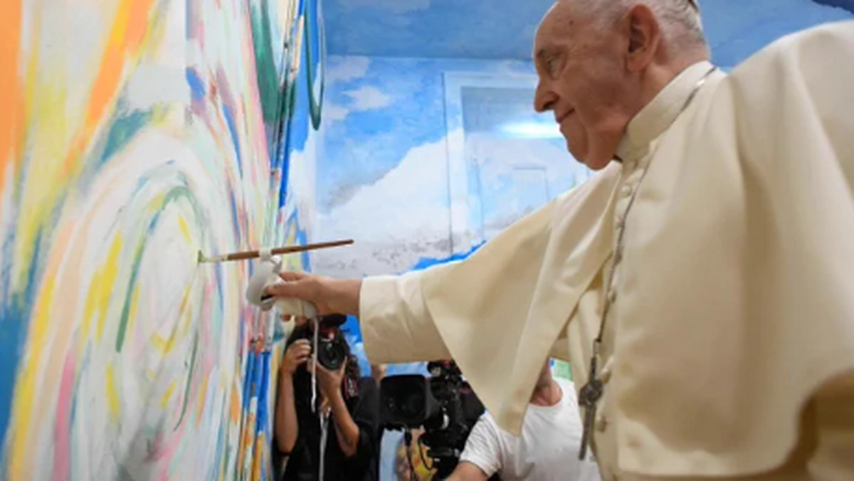 Papież Franciszek próbuje sił w malarstwie.