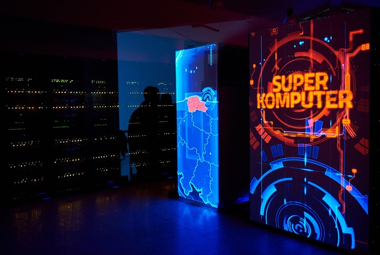 Obecnie Tryton jest najszybszym polskim komputerem, może wykonywać 1,2 biliarda operacji na sekundę. <br><br> fot. (aw/mr) PAP/Adam Warżawa