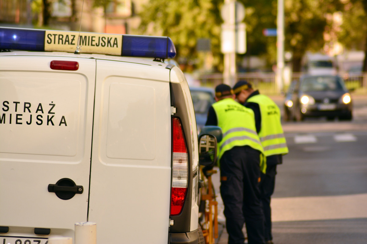 Absurd w Gdańsku. Pieszy musi udowodnić, że auto zastawia chodnik