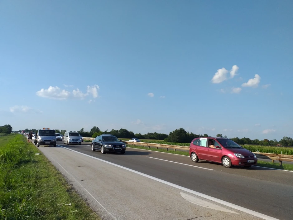 Deca i deda vozili su se u "fordu"