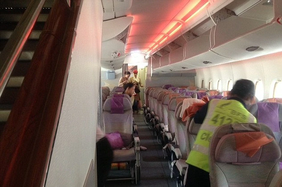 U avionu je zavladala panika, a nakon sletanja aerodromska služba je evakuisala putnike