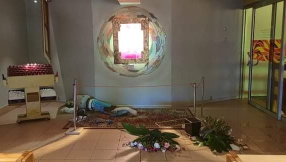 Kolejny akt wandalizmu w kaplicy w Koninie. Sprawca rozbił figurę Matki Bożej