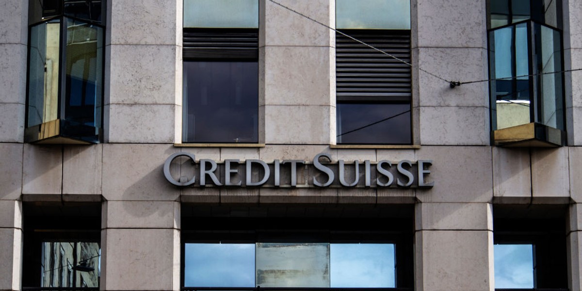 Niektórzy uznawali, że Iqbal Khan może w przyszłości zostać nowym prezesem Credit Suisse. Doszło jednak do konfliktu z obecnym prezesem banku i Khan postanowił przejść do konkurencji. Reakcja Credit Suisse wstrząsnęła szwajcarskimi mediami