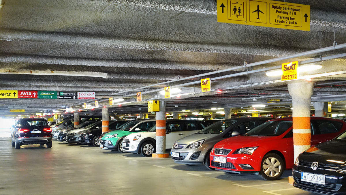 Lotnisko Okęcie – parkingi, miejsca postojowe, gdzie zaparkować