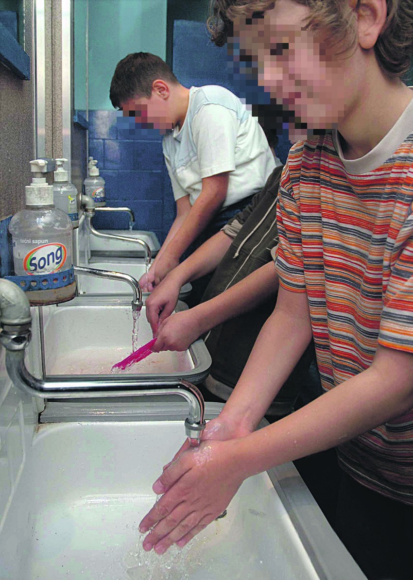 Voda je u gotovo trećini škola fizičko-hemijski neispravna