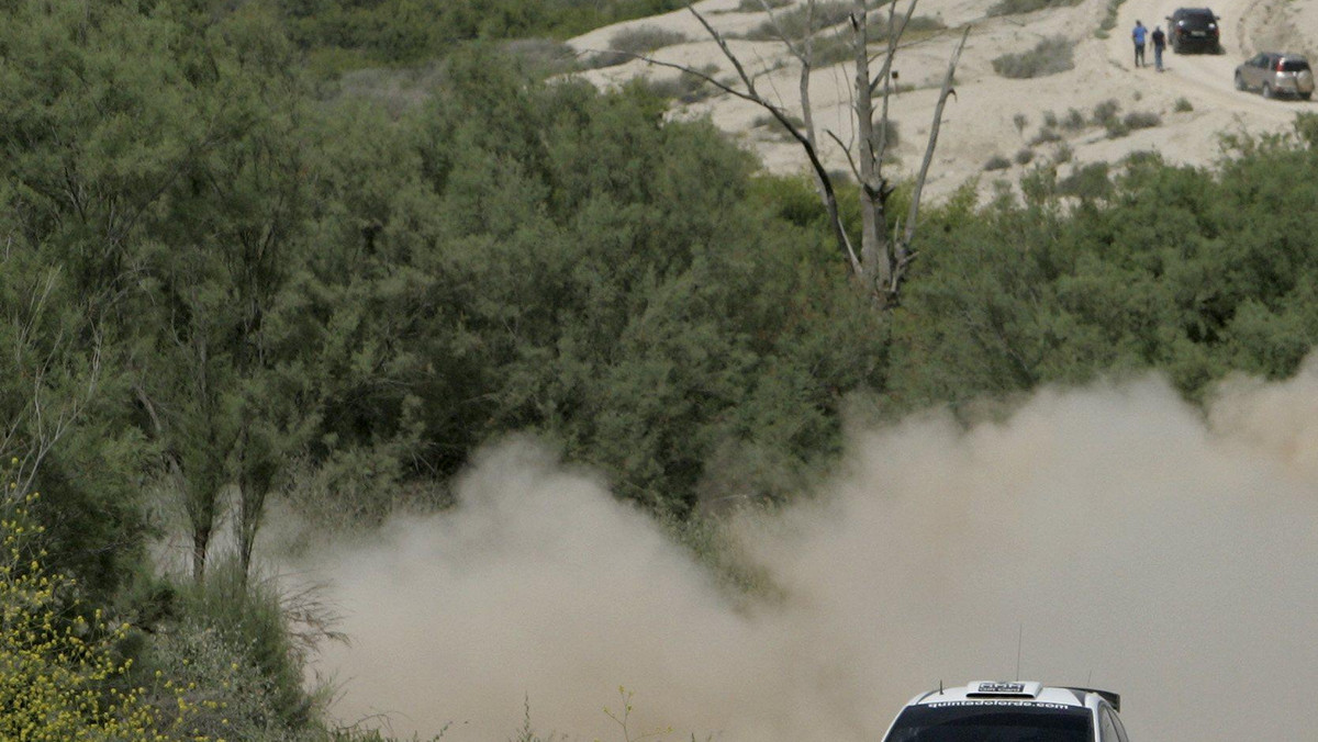 Michał Kościuszko (Ford Fiesta S2000), jadący w systemie superrally, który zajmował po drugim etapie drugie miejsce w kategorii SWRC i 14. w klasyfikacji generalnej samochodowego Rajdu Jordanii miał w sobotę wypadek i musiał zostać odwieziony do szpitala w Ammanie na obserwację. TVP poinformowała, że nasz kierowca opuścił już szpital.