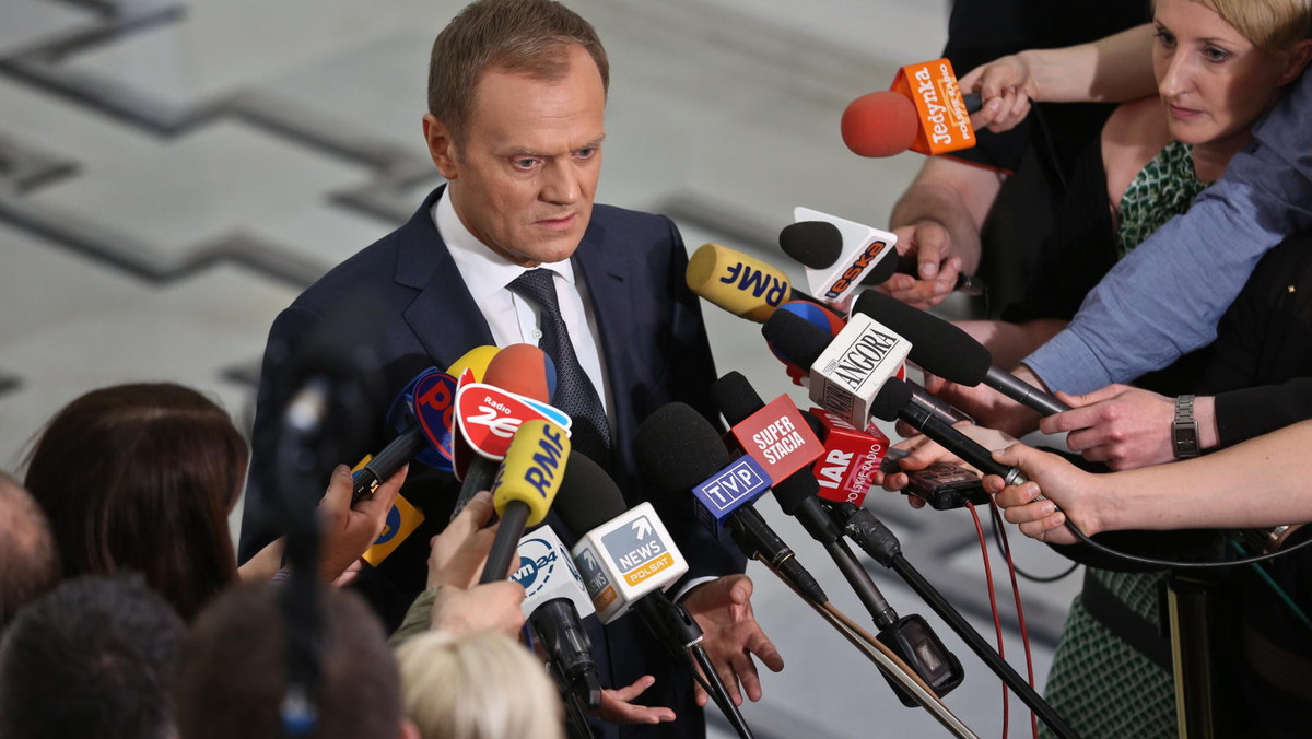 Za kilka tygodni rząd przyjmie projekt ustawy węglowodorowej - zapowiedział premier Donald Tusk. Szef rządu ostrzegł, że będzie "bezlitosny" dla tych, którzy chcą przedłużenia prac nad nowym prawem.