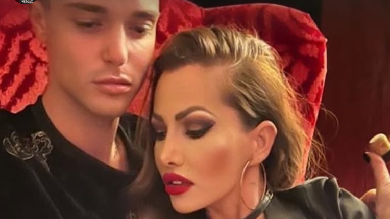 O smrti Fabušovej informoval David Key.