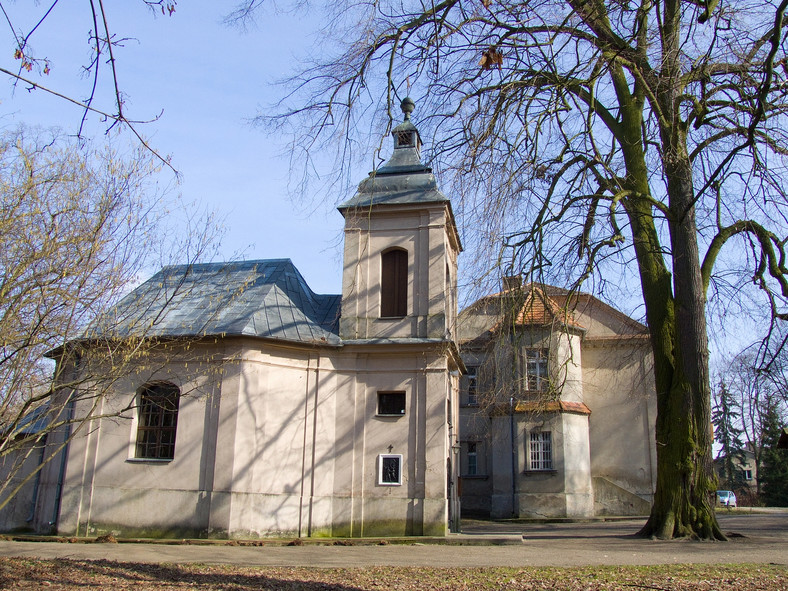 Kaplica w parku pałacowym w Kopaszewie
