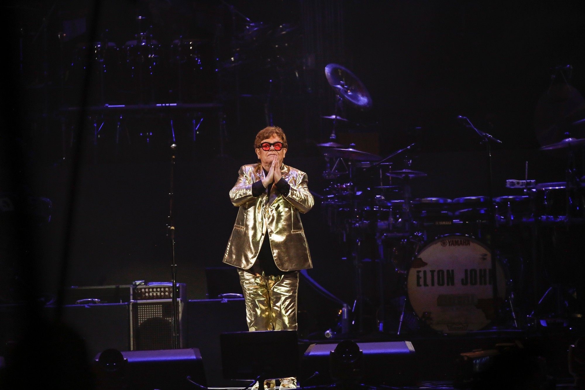 Elton John uzatvoril festival Glastonbury svojím posledným koncertom v Británii.