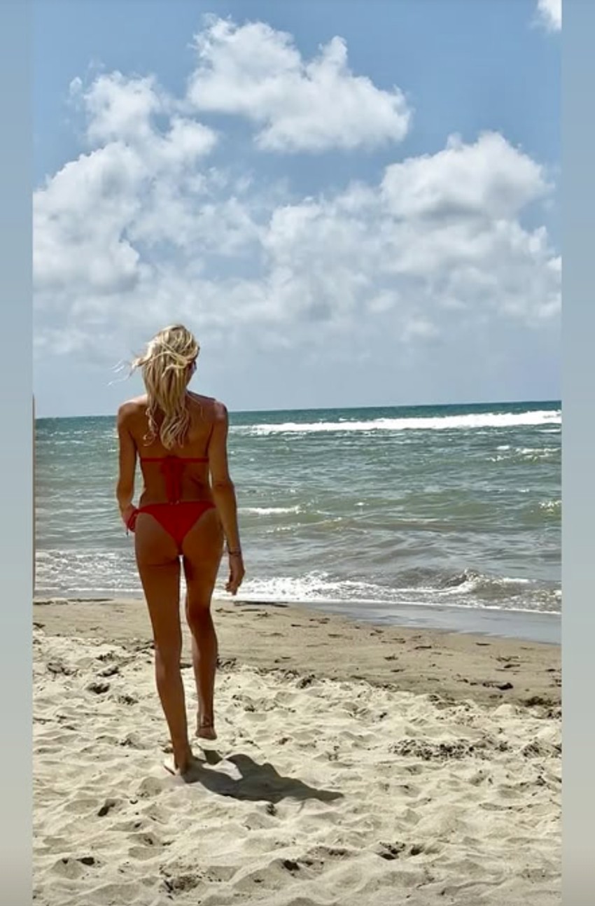 Sandra Kalinić mami uzdahe u bikiniju