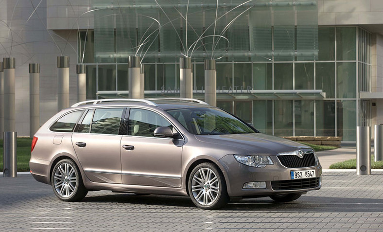 Škoda Superb Combi: facelifting z diodami, common rail w 2010 roku