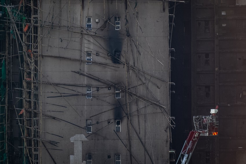 Izgorele zgrade nakon požara u Hong Kongu 29. novembra