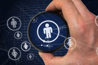 Inwigilacja z informacją. Czy polskie prawo jest zgodne z dyrektywą e-privacy?