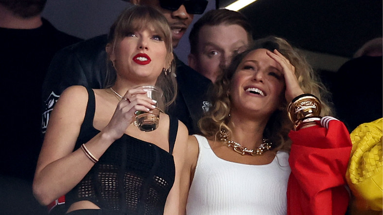 Taylor Swift i Blake Lively podczas Super Bowl