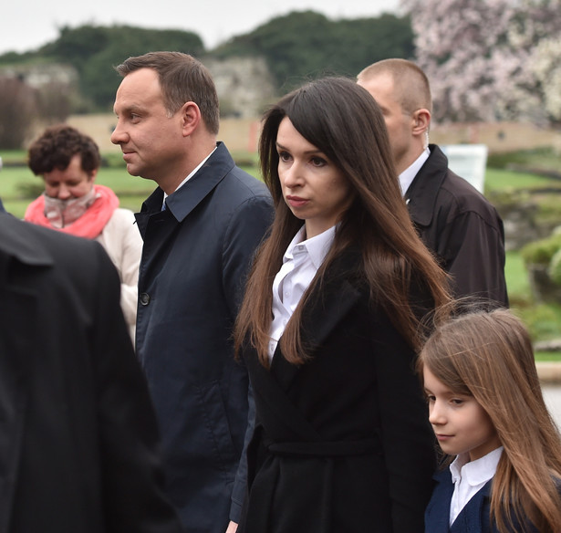 Andrzej Duda i Marta Kaczyńska na Wawelu. Modlili się przy grobie pary prezydenckiej