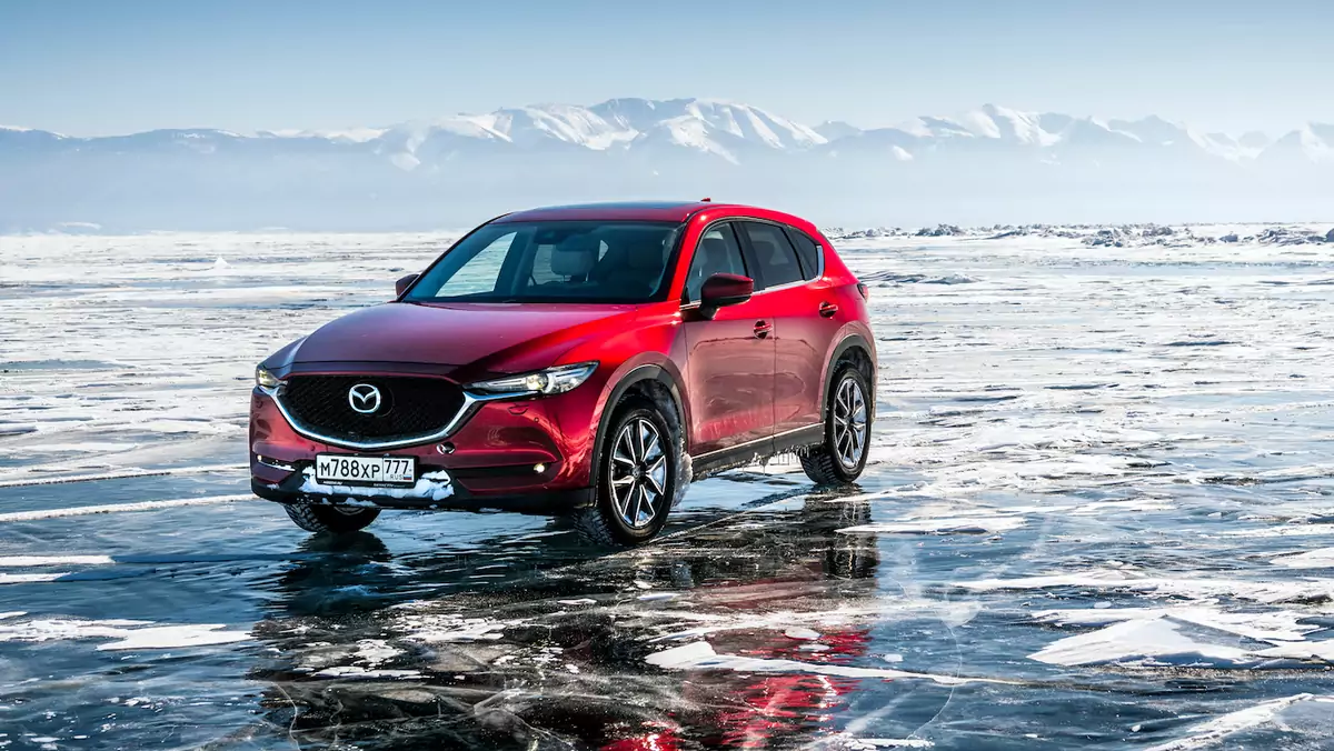 Mazda CX-5 na zamarzniętym Bajkale