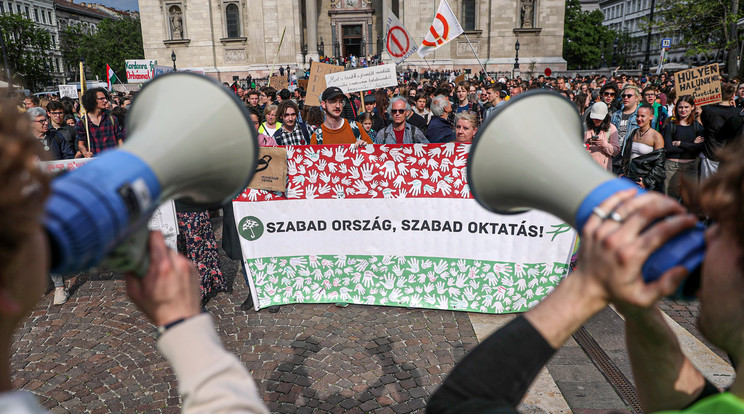 Tüntetés a Bazilikánál / Fotó: Zsolnai Péter