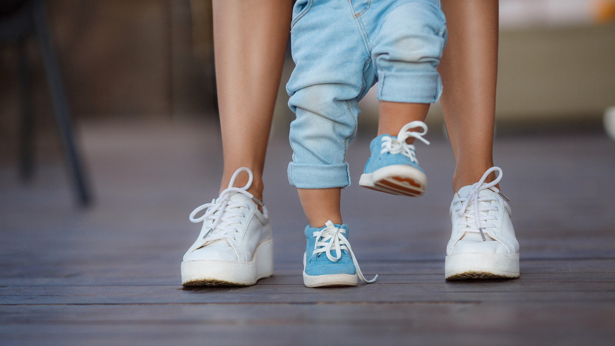 Rozmiar buta dziecka - jak zmierzyć stopę i dobrać odpowiednie buty 