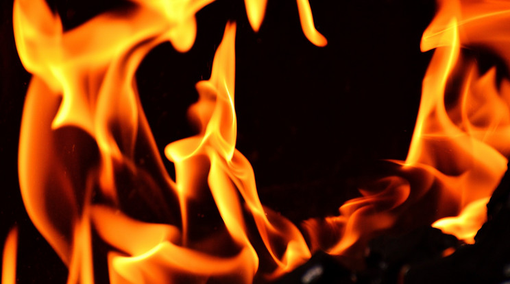 Több lakóépületet is veszélyeztet a kialakuló tűz/Fotó:Pixabay