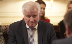 Niemieckie media spierają się o politykę migracyjną szefa MSW