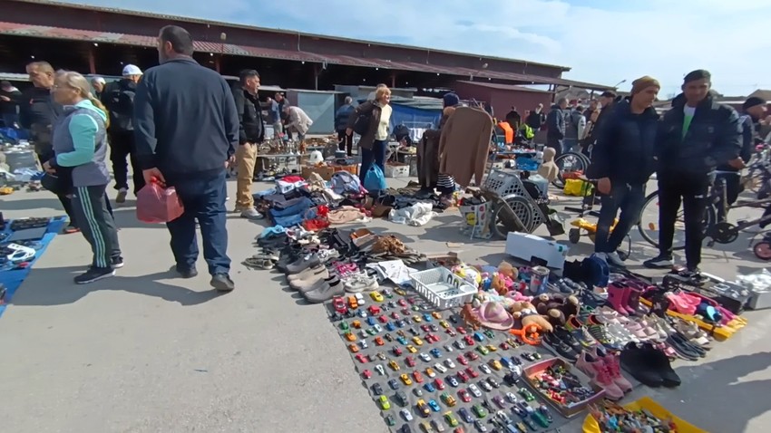 Igračke, slike, albumi, torbe, cipele, alat,...