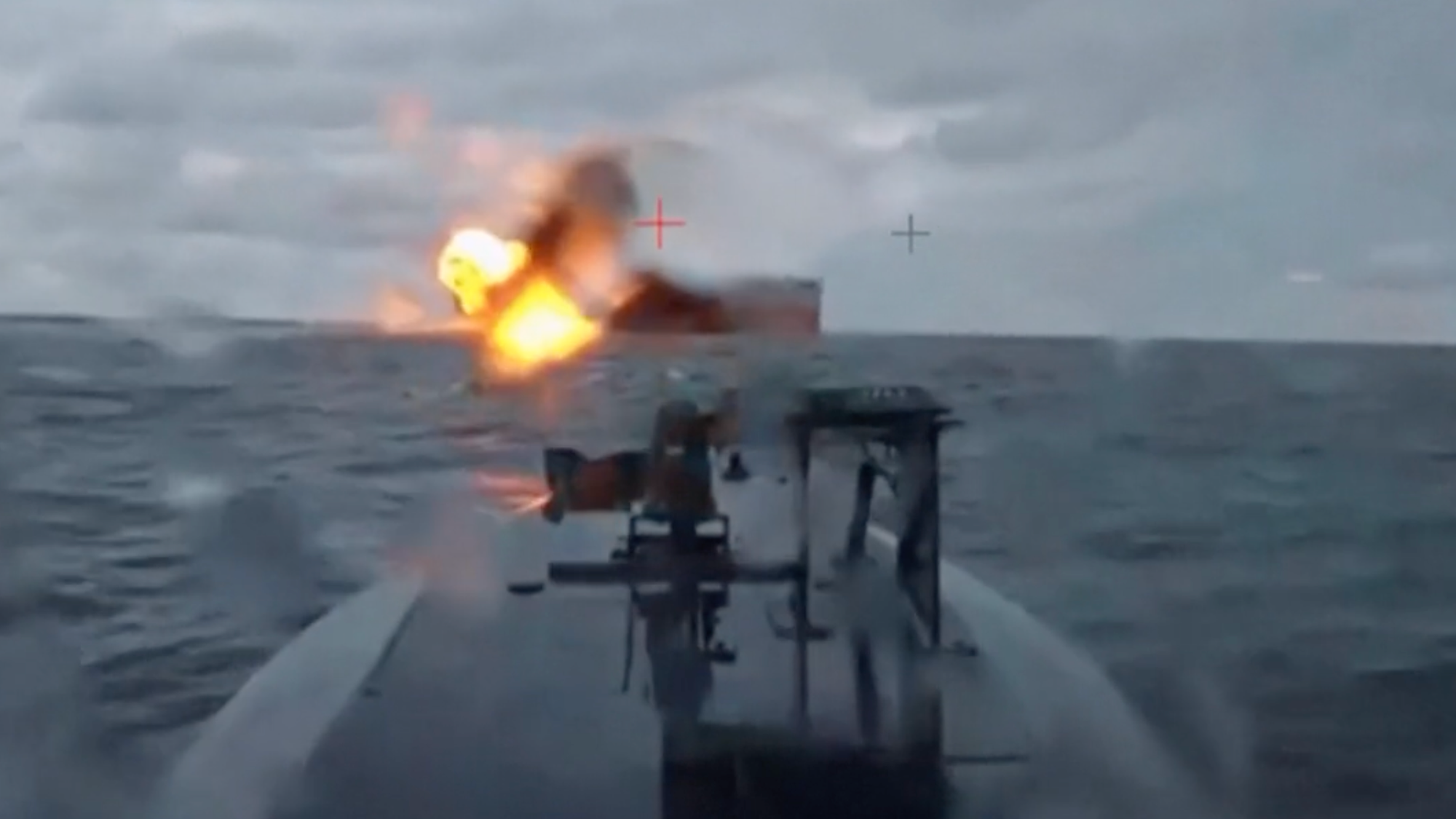 Ukrajinský hladinný dron útočí na ruský tanker