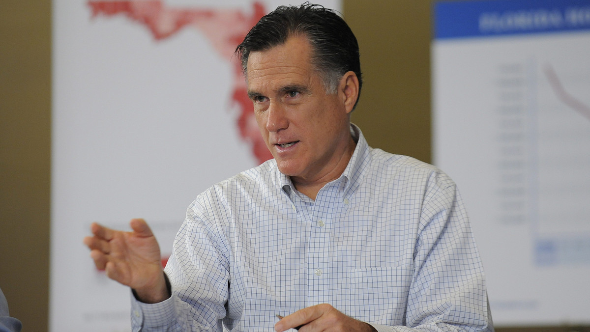 Były gubernator Massachusetts, Mitt Romney, przypuścił frontalny atak na swego głównego rywala w wyścigu do republikańskiej nominacji prezydenckiej Newta Gingricha podczas debaty telewizyjnej w poniedziałek wieczorem (czasu lokalnego) w Tampa na Florydzie. - Mógł ich pan ostrzec, że nie mają racji i że trzeba temu położyć kres - powiedział Romney o konsultacjach dla Freddie Mac. - Zamiast tego pobierał pan od nich wynagrodzenie. Zarobił pan milion dolarów wtedy, gdy ludzie na Florydzie cierpieli - dodał.