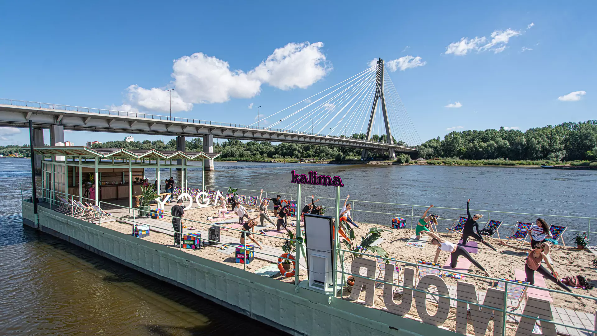 Warszawa otwiera swoją własną pływającą plażę. To jedyna taka atrakcja w Polsce